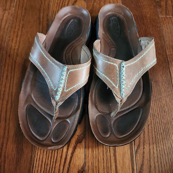 KEEN Sandals Women Size 10.5 Brown Leather Sandals Slip on Flip Flop - Picture 3 of 8